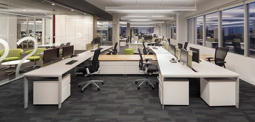 More Photos Of 800 Boul Hymus, Montréal Office For Lease