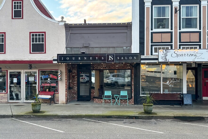 More Photos Of 511 Front St, Lynden General Retail For Sale