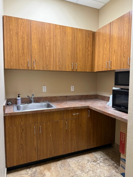 More Photos Of 1324 N Farrell Ct, Gilbert Warehouse For Sale