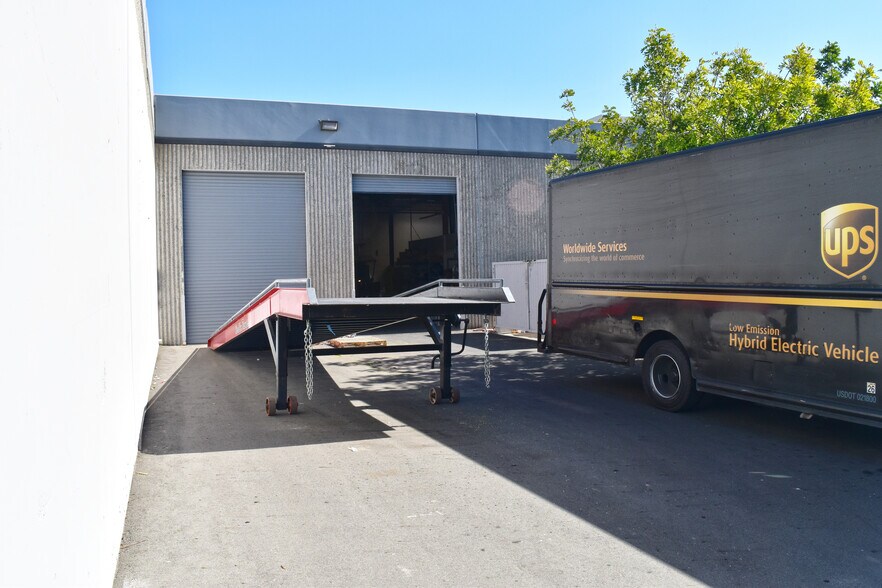 More Photos Of 1683 Sierra Madre Cir, Placentia Warehouse For Lease