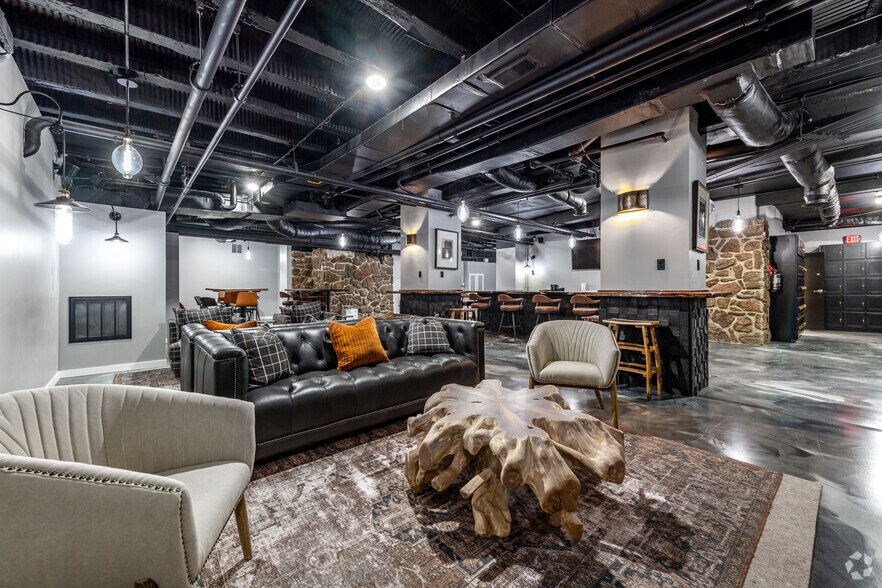 More Photos Of 13 Park Ave W, Mansfield Office For Lease