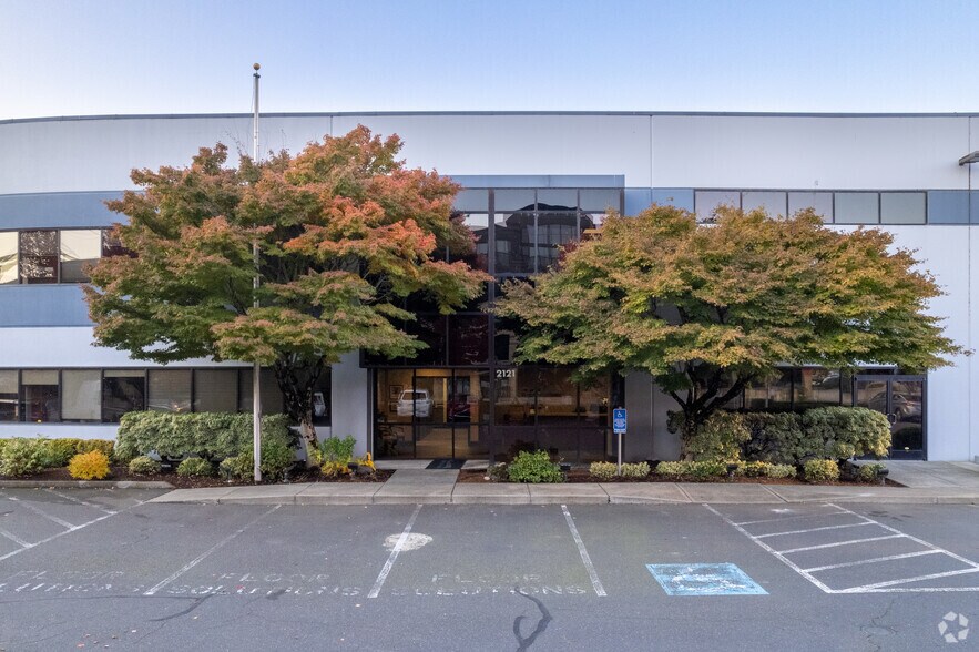 More Photos Of 2121-2181 NW Front Ave, Portland Flex For Lease