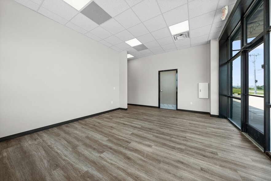 More Photos Of 1170 Dunlop Ln, Clarksville Industrial For Lease