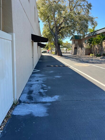 More Photos Of 1469 Colonial Blvd, Fort Myers Storefront Retail Office For Lease