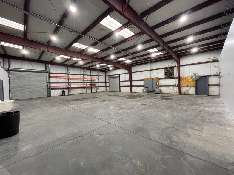 More Photos Of 750 N Price Rd, Sugar Hill Distribution For Lease
