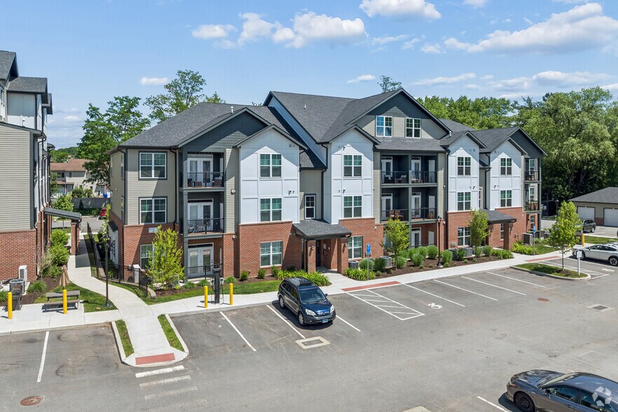 More Photos Of 2418 Main St, Rocky Hill Apartments For Lease