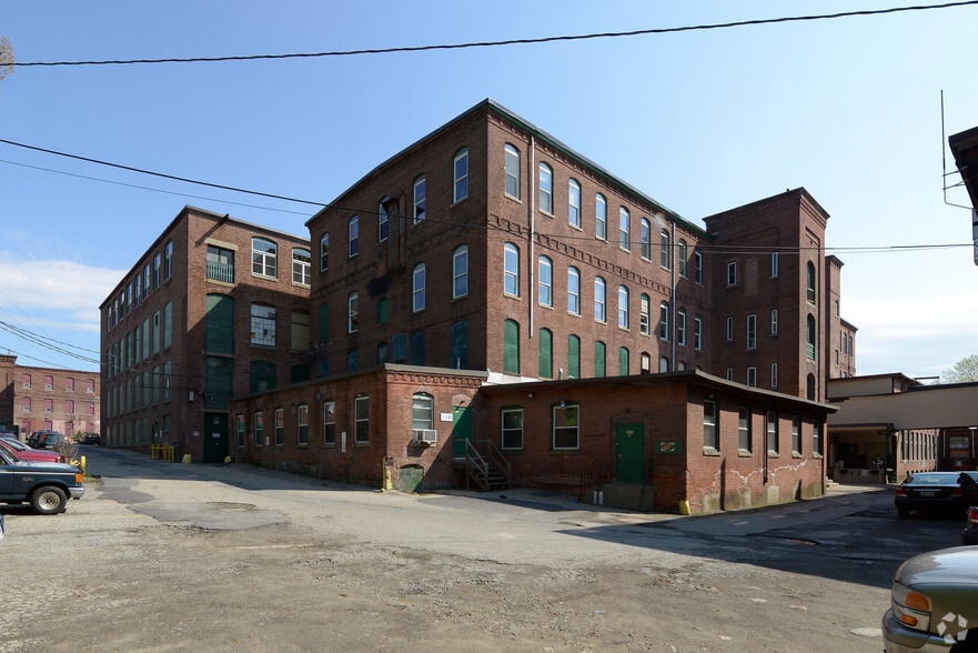 More Photos Of 560 Mineral Spring Ave, Pawtucket Warehouse For Lease