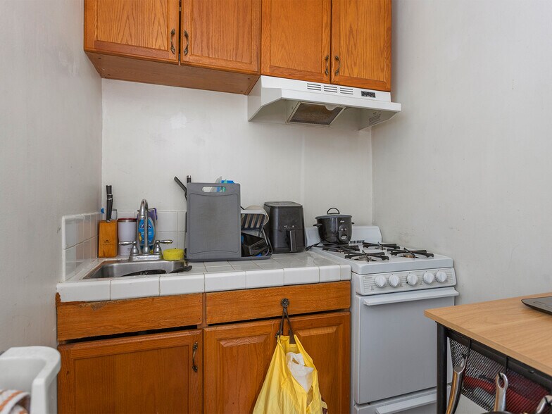 More Photos Of 331 Allen Ave, Glendale Multifamily For Sale