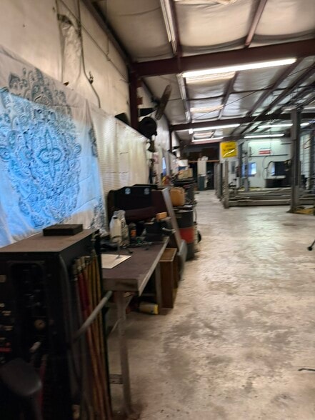 More Photos Of 4005 N Navarro St, Victoria Warehouse For Lease