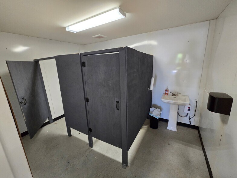 More Photos Of 1850 Goforth Rd, Kyle Freestanding For Sale