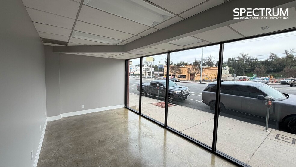 More Photos Of 22837 Ventura Blvd, Woodland Hills Office For Lease