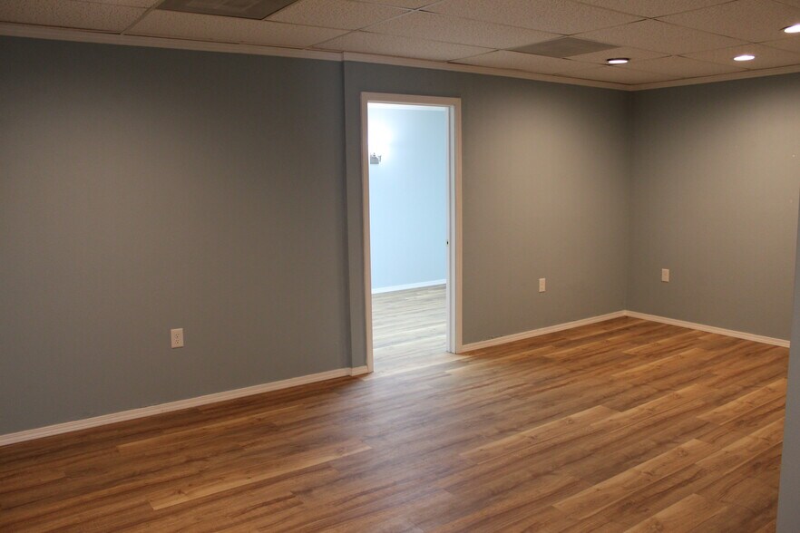 More Photos Of 310 N 13th St, Rogers Storefront Retail Office For Sale