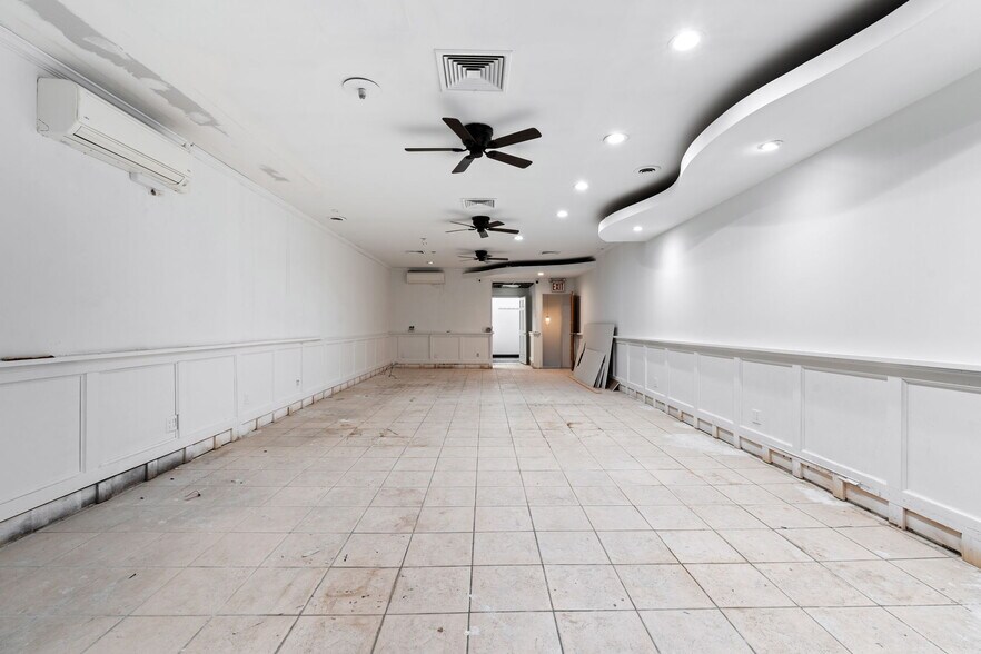 More Photos Of 2100 Clove Rd, Staten Island Storefront For Lease