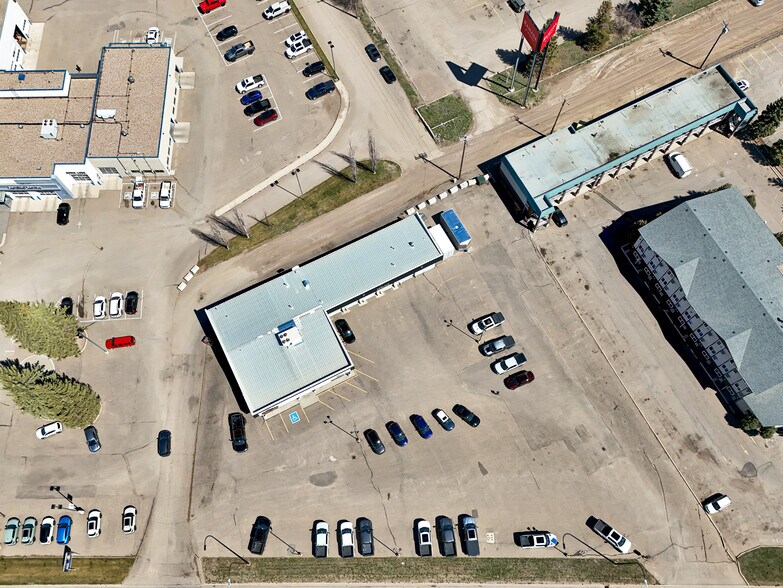 More Photos Of 1276 Trans Canada Way SE, Medicine Hat Showroom For Sale