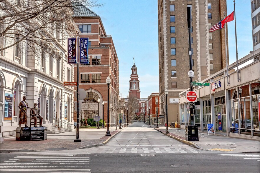 More Photos Of 17 Market Sq, Knoxville Storefront Retail Office For Sale