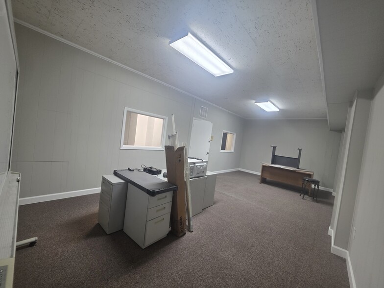 Primary Photo Of 413-417 Frelinghuysen Ave, Newark Light Distribution For Sale