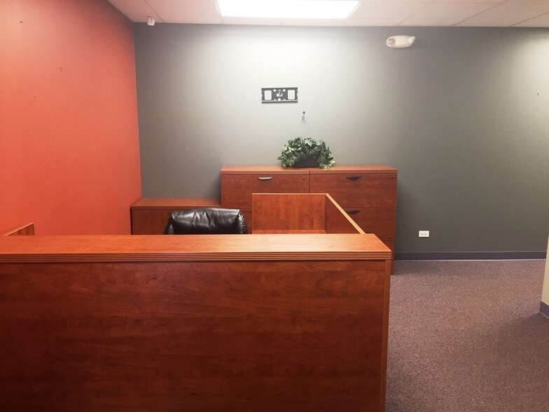 More Photos Of 3 Executive Ct, South Barrington Medical For Lease