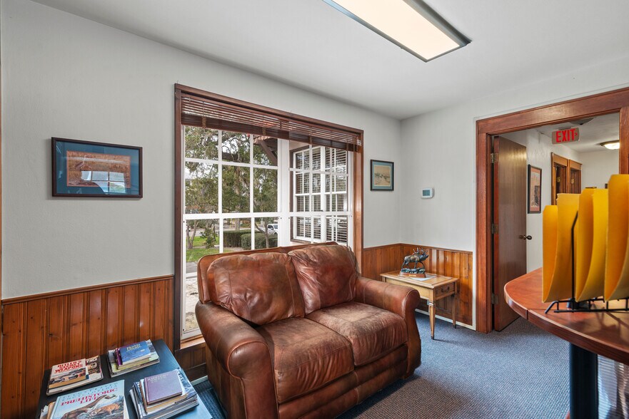 More Photos Of 123 Live Oak Ave, Daytona Beach Office Residential For Sale