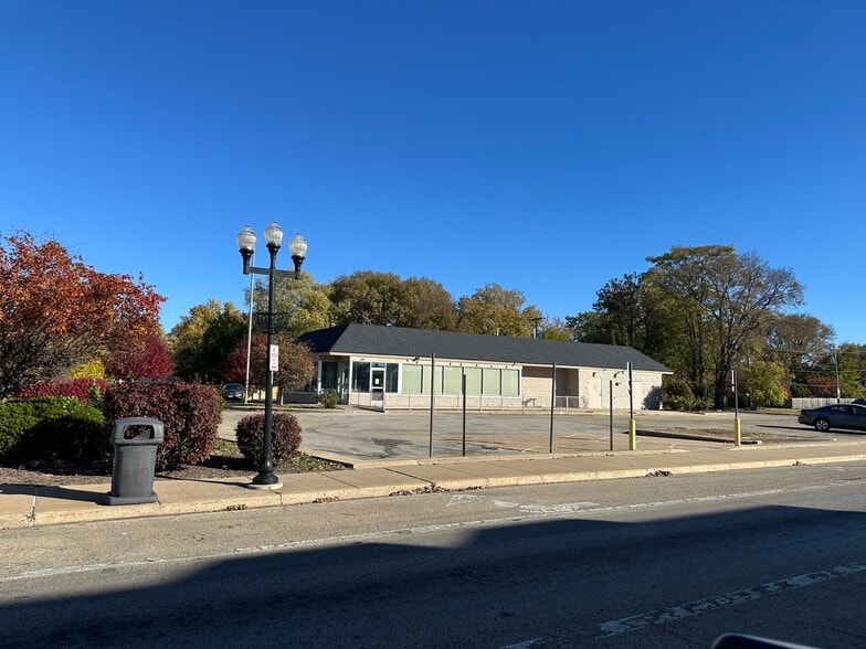 Primary Photo Of 1017 W Main St, Peoria Freestanding For Sale
