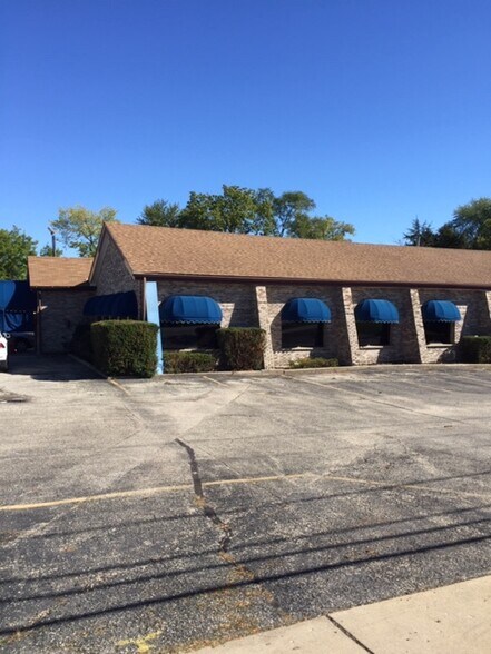 More Photos Of 88 E Grand Ave, Fox Lake Restaurant For Sale