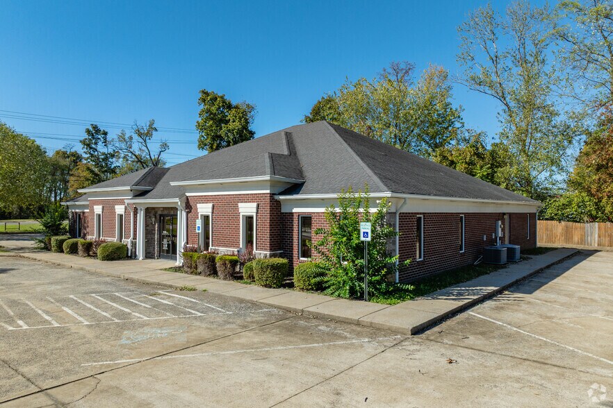More Photos Of 375 Dover Rd, Clarksville Medical For Lease