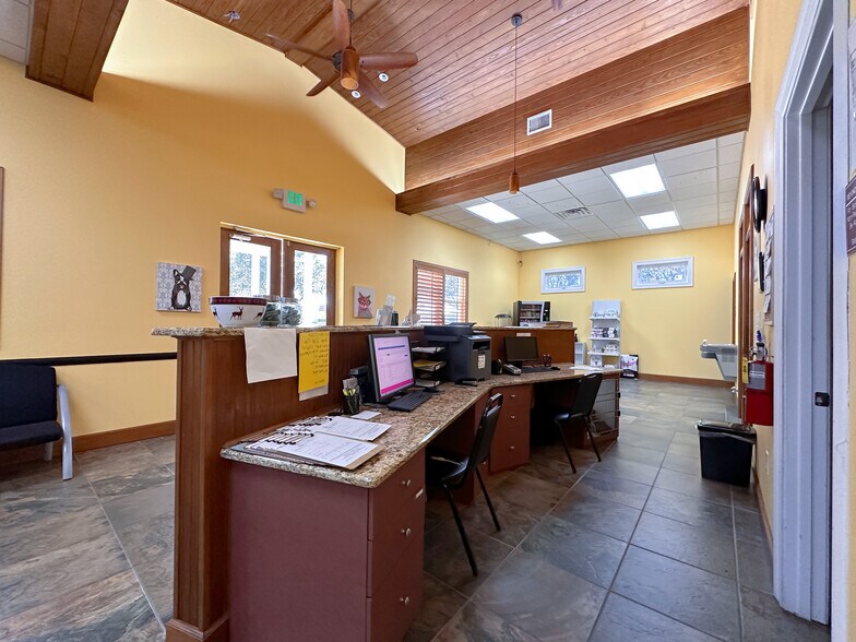 More Photos Of 6580 69th St, Vero Beach Veterinarian Kennel For Sale