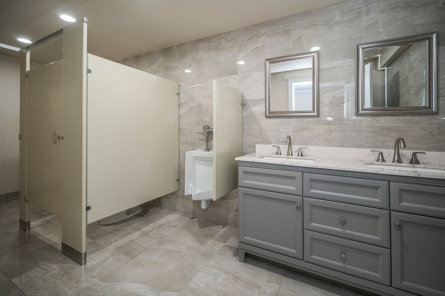 More Photos Of 1502 Featherstone Rd, Woodbridge Medical For Sale