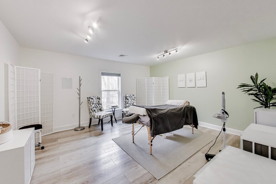 More Photos Of 5520-5532 Hempstead Way, Springfield Office For Sale