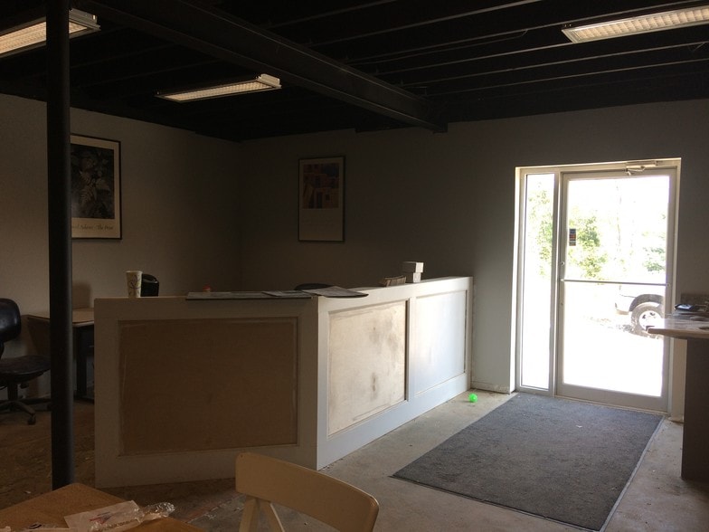More Photos Of 46B Solomons Island Rd, Prince Frederick Warehouse For Lease