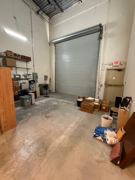 More Photos Of 1701-1745 Banks Rd, Margate Light Distribution For Lease