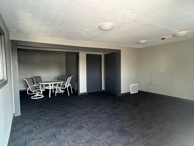 More Photos Of 3499 E Main St, Kalamazoo Auto Repair For Sale