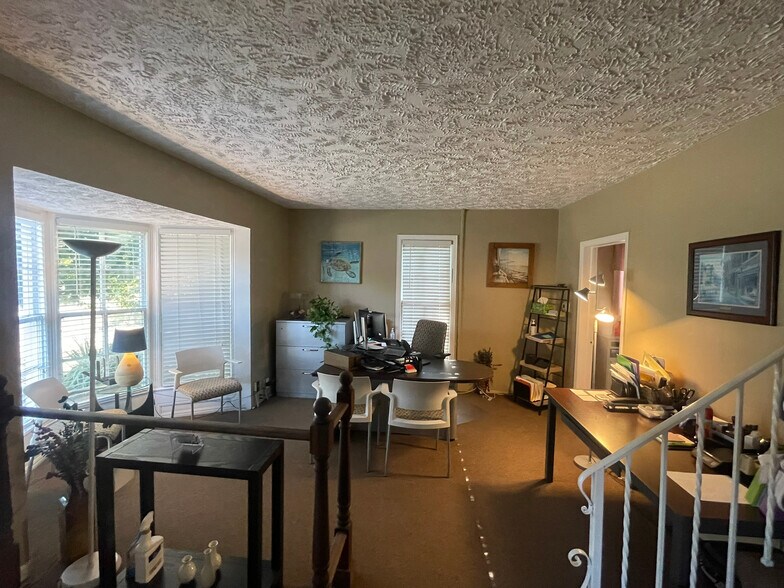 More Photos Of 620 W Commerce Rd, Commerce Township Medical For Sale