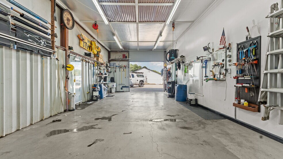 More Photos Of 5280 Atlanta Hwy, Alpharetta Auto Repair For Lease