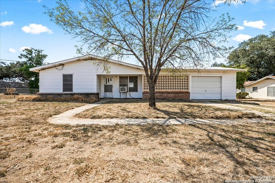 More Photos Of 19239 McDonald St, Lytle Land For Sale