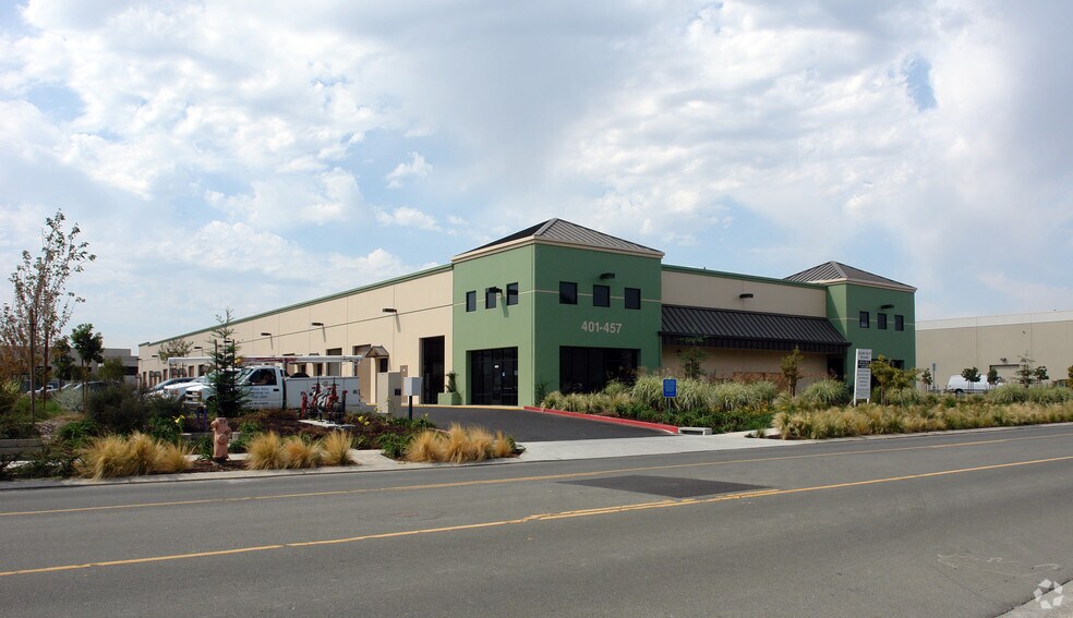 More Photos Of 401-457 Gateway Rd, Napa Warehouse For Lease