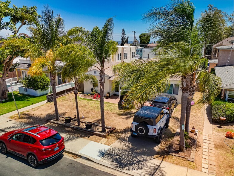 More Photos Of 2109 Felspar St, San Diego Multifamily For Sale