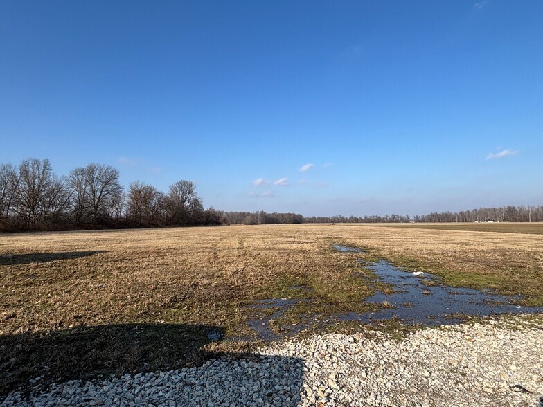 More Photos Of 9274 E 1050th Ave, Robinson Flex For Sale