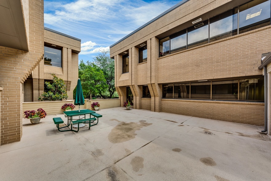 More Photos Of 8345 Walnut Hill Ln, Dallas Medical For Sale