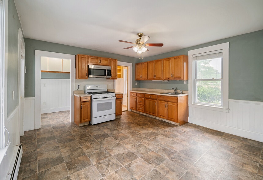 More Photos Of 7 Bridge St, Billerica Office For Sale