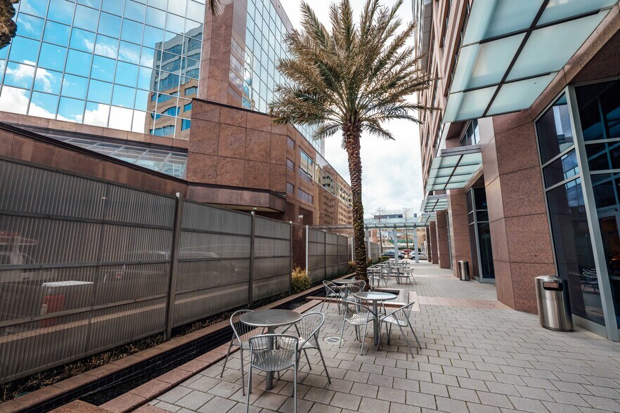 More Photos Of 400 Convention St, Baton Rouge Office For Lease