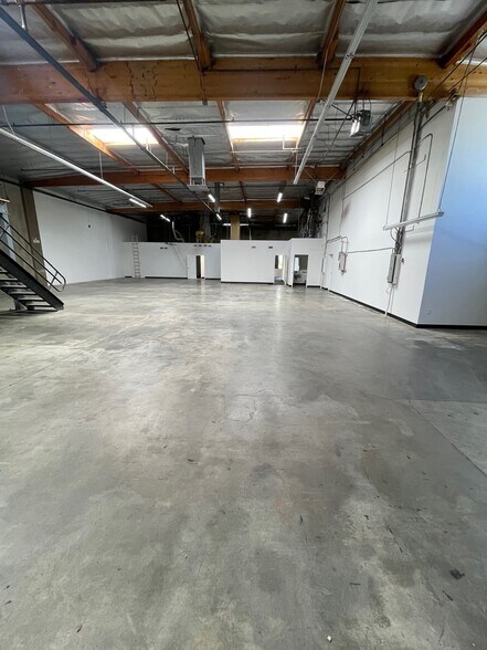 More Photos Of 19428-19434 Business Center Dr, Northridge Warehouse For Lease