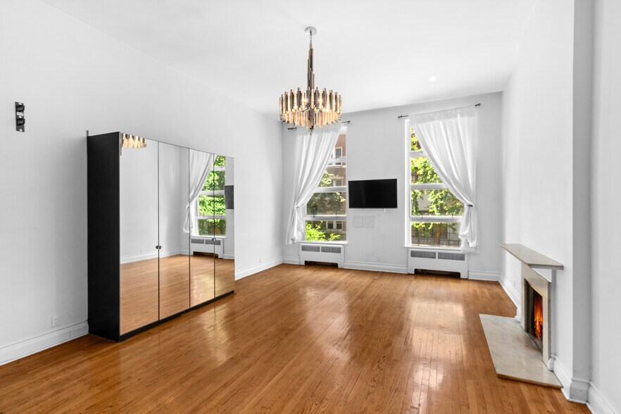 More Photos Of 33 W Ninth St, New York Apartments For Sale