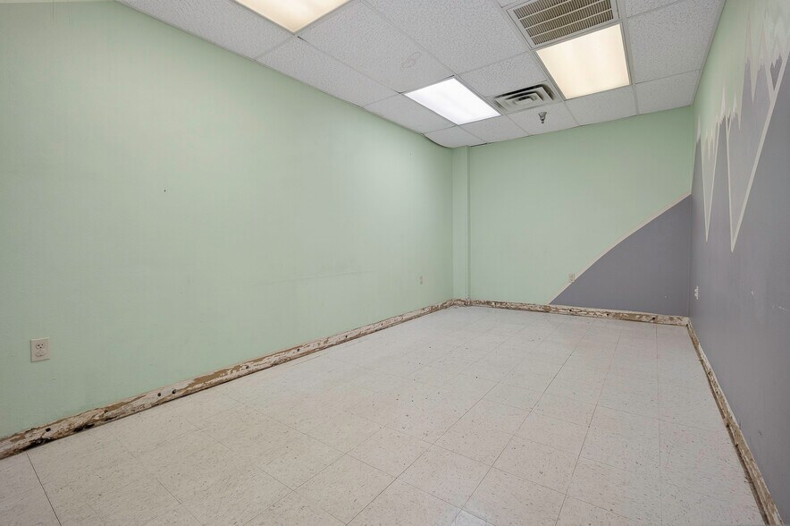 More Photos Of 1400 N Kennedy Ave, Shawnee Office For Sale