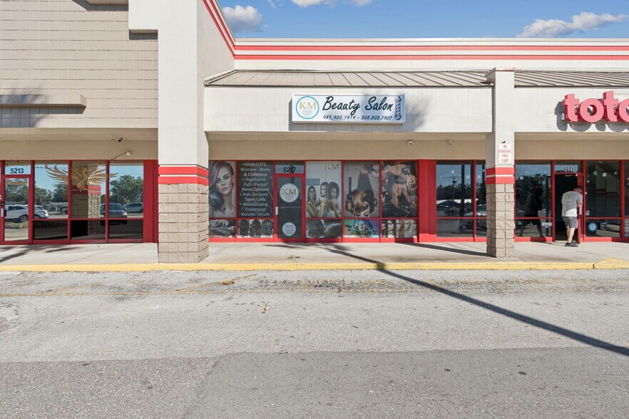 More Photos Of 5165-5261 33rd St E, Bradenton Storefront For Sale