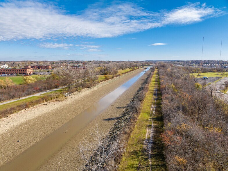 More Photos Of 500 Canal View Blvd, Rochester Unknown For Lease