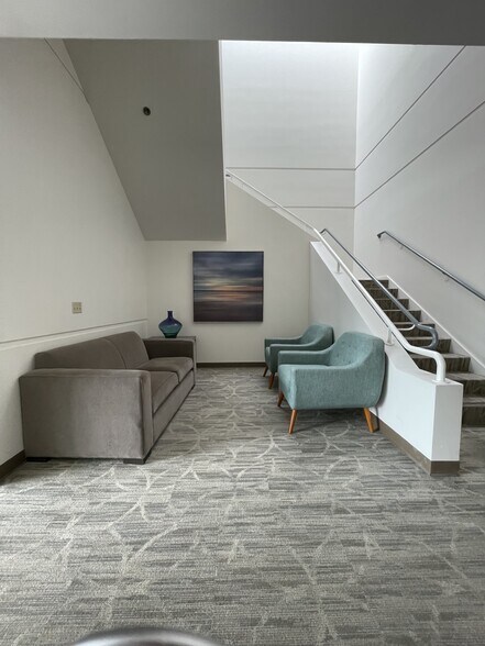 More Photos Of 5890 Stoneridge Dr, Pleasanton Medical For Lease