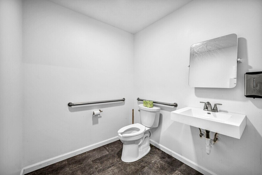 More Photos Of 9431 Mentor Ave, Mentor Freestanding For Sale