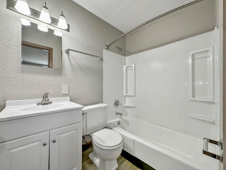 More Photos Of 2519 Clarkson Ave, Des Moines Apartments For Sale