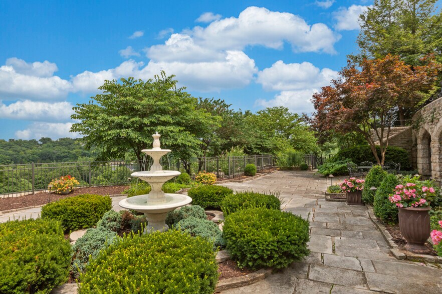 More Photos Of 3500 Saint Albans Rd, Saint Albans Hotel For Sale