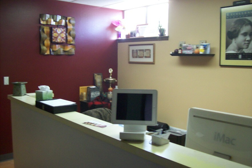 More Photos Of 23030 Mooney St, Farmington Medical For Lease